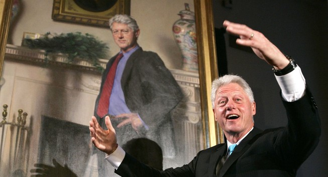 Số người ký đơn đòi bắt ông Bill Clinton lên gần 100.000 người