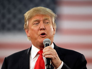 Ông Donald Trump dọa ‘bóc trần’ vợ đối thủ