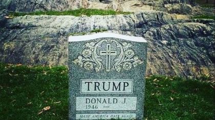 Xuất hiện bia mộ của Donald Trump giữa Công viên New York