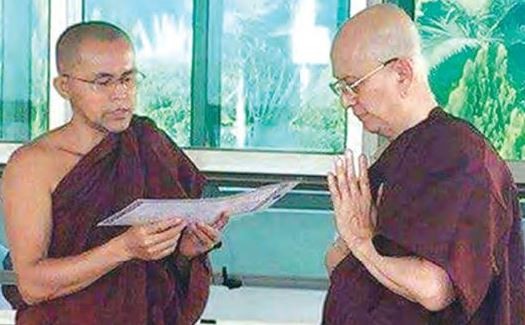 Cựu tổng thống Myanmar xuống tóc xuất gia