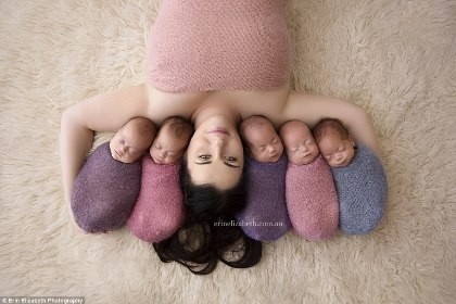 Bà mẹ sinh 5 ở Úc 'xoay mòng mòng' với đàn con nhỏ