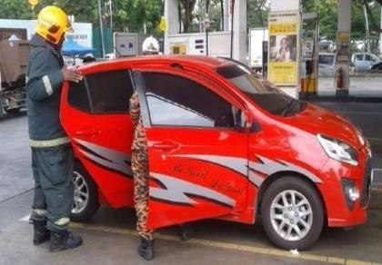 Cô gái trẻ bốc cháy, bỏng 60% vì dùng điện thoại khi đổ xăng