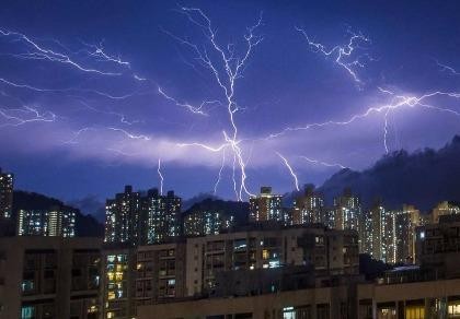 Hơn 10.000 tia sét giáng xuống Hong Kong trong một đêm