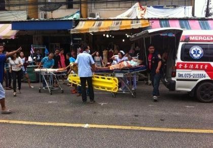 Nổ bom trên phố đi bộ Thái Lan, 5 người bị thương