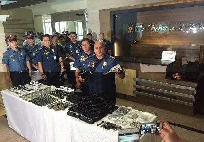 Philippines phá đường dây buôn súng ám sát Tổng thống Duterte