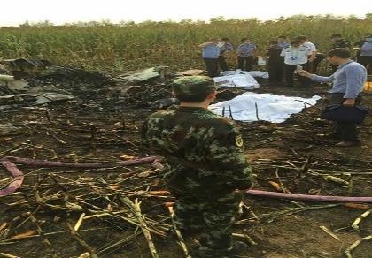 Trung Quốc: Máy bay rơi khi biểu diễn, 4 người thiệt mạng