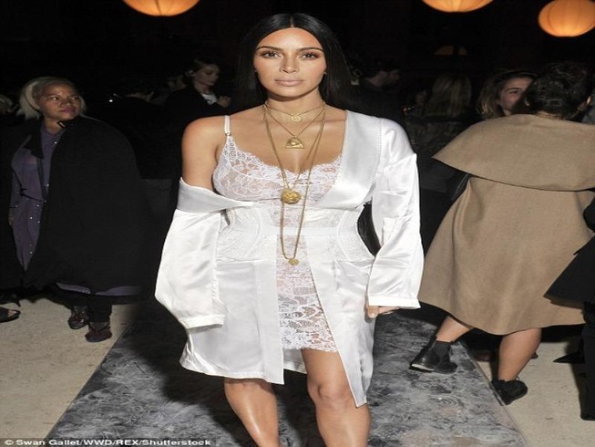 Kim ‘siêu vòng 3’ bị chĩa súng uy hiếp ở Paris