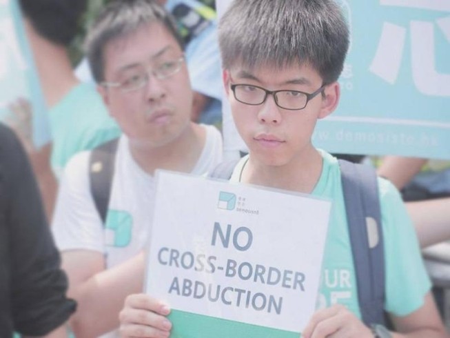 Thủ lĩnh sinh viên Joshua Wong đã trở về Hong Kong