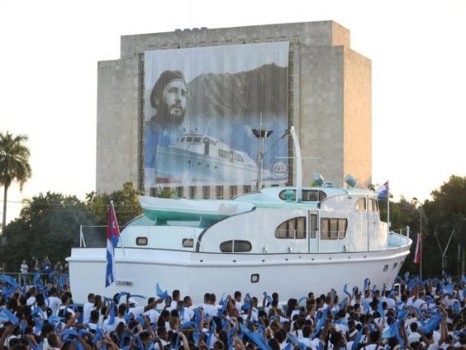 Cuba diễu hành quy mô lớn sau 1 tháng trì hoãn
