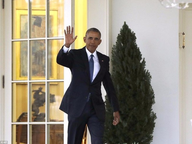 Tổng thống Obama để lại thư cho Trump ở Bàn Kiên định