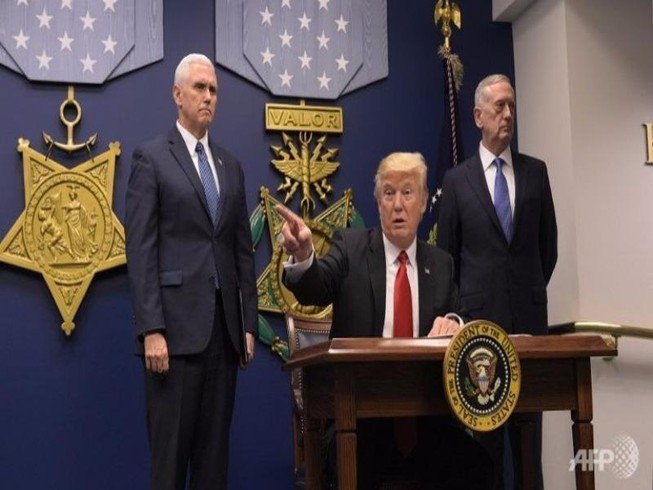 Ông Trump ký sắc lệnh tái thiết ‘vĩ đại’ quân đội