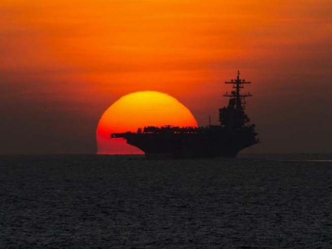 Tàu sân bay Mỹ bị 20 tàu chiến Iran ‘nghênh đón’