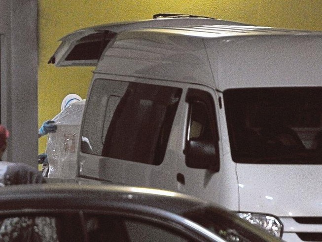 Thi thể nghi của Kim Jong-nam được đưa trở lại nhà xác