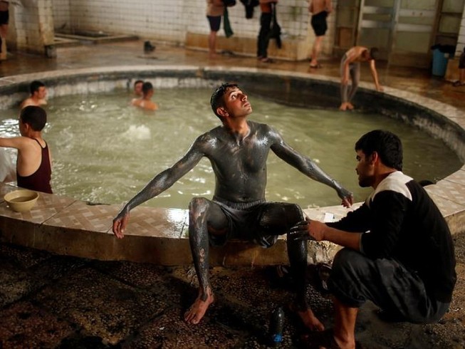Spa nước nóng của quân Iraq giữa chiến trường Mosul