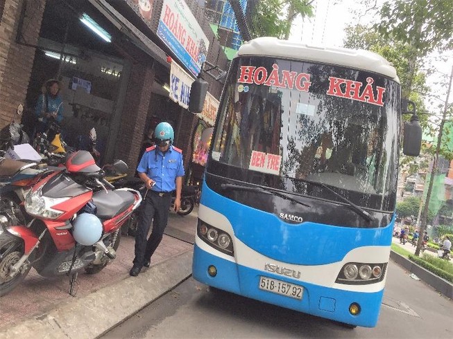 Đón khách tại nơi cấm, nhiều xe bị phạt hơn nửa tỉ