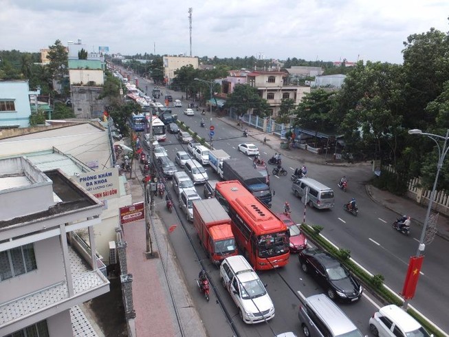 Cầu Rạch Miễu tê liệt, trạm thu phí không xả trạm