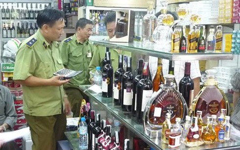 Tạm giữ 1.964 lít rượu trắng, rượu ngâm thuốc