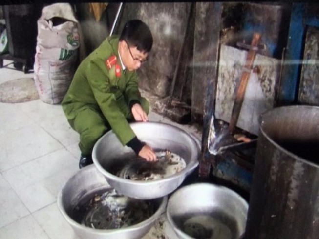 Phát hiện 1 tấn mỡ bẩn chuẩn bị tuồn ra thị trường