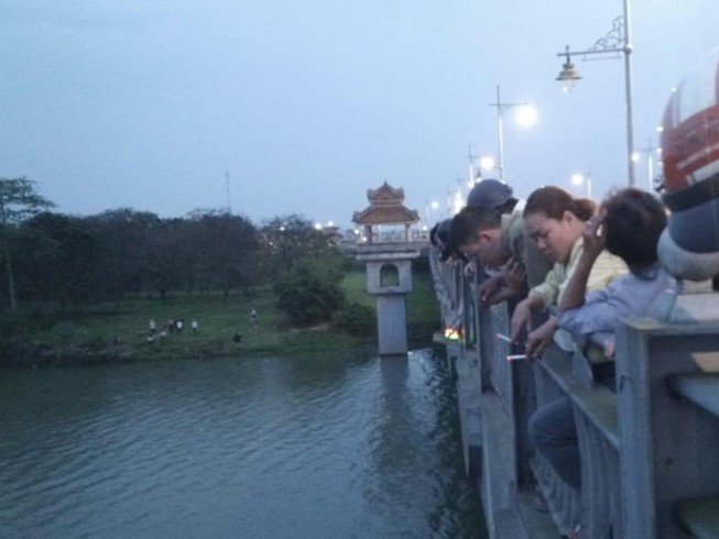 Nam thanh niên nhảy sông Hương tự tử
