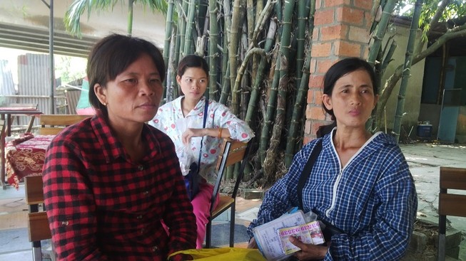 Đánh tráo giấy dò kết quả, lừa tiền người bán vé số dạo