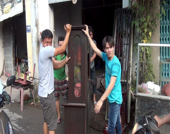 Nghi vấn người đàn ông tự đốt nhà mình