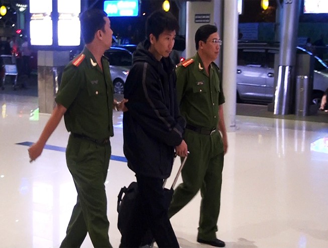 Bắt đối tượng người Trung Quốc giả công an lừa đảo