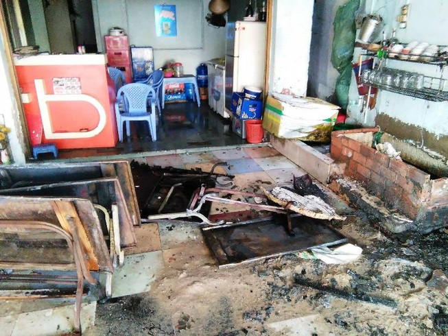 Giải cứu hai mẹ con từ ngôi nhà bị cháy