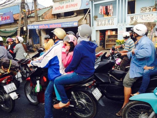 Mùng 5 Tết, người miền tây ùn ùn trở lại Sài Gòn