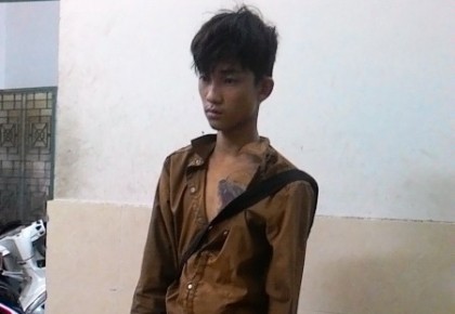 Thanh niên 19 tuổi giả tàn tật ăn xin kiếm tiền triệu