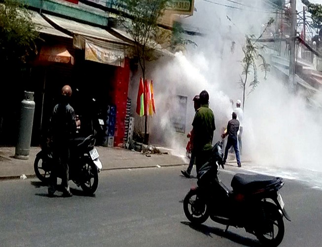 Chi tiết vụ nam thanh niên ngáo đá đốt cửa hàng gas ở Sài Gòn