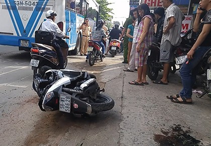 Thương tâm: Thiếu nữ bị xe buýt cán hai tay ở TP.HCM