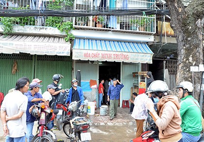 Nổ acid ở chợ Kim Biên, 5 người bị thương