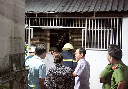 Cụ bà trên 70 tuổi bỏng nặng trong căn nhà cháy