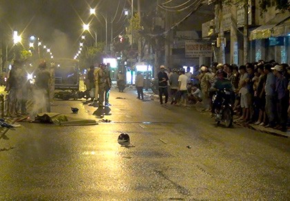 Trượt ngã trên đường, 3 thanh niên thương vong
