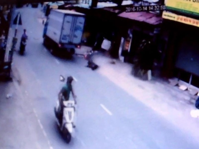 Tài xế gây tai nạn chết người rồi lái xe bỏ chạy