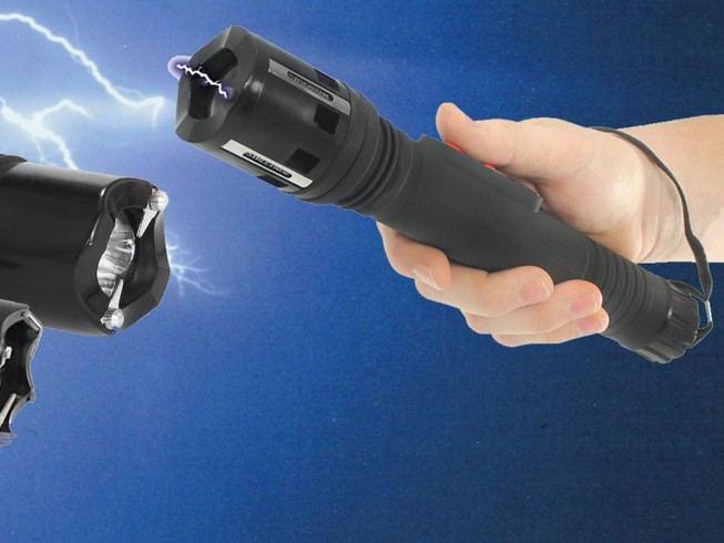 Nhân viên dùng roi điện khống chế kế toán để cướp