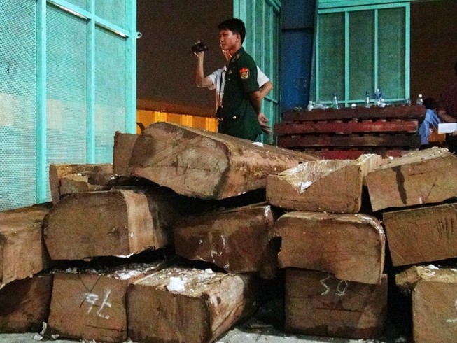 Lô ngà voi tiền tỉ từ châu Phi bị phát hiện