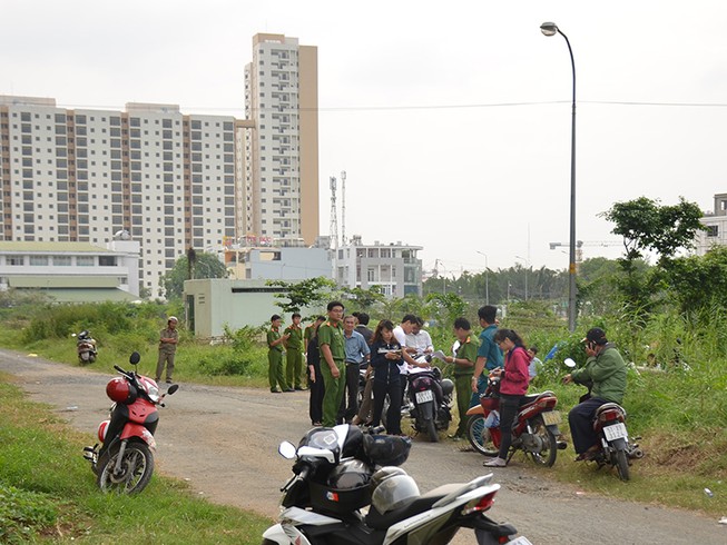 Rơi từ tầng 14 chung cư, 2 cha con tử vong