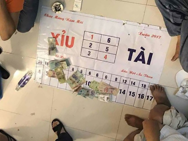 Chủ nhà hàng ở Sài Gòn cầm đầu băng bạc bịp