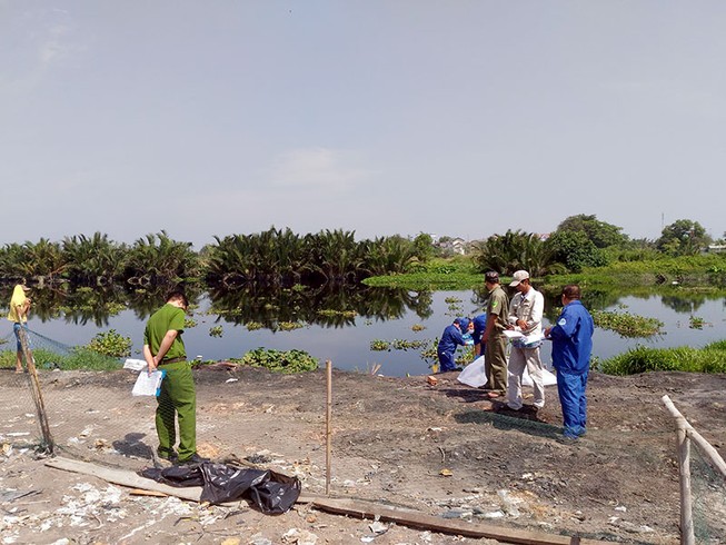 Thi thể bé trai 6 tuổi trong đám bèo trên kênh