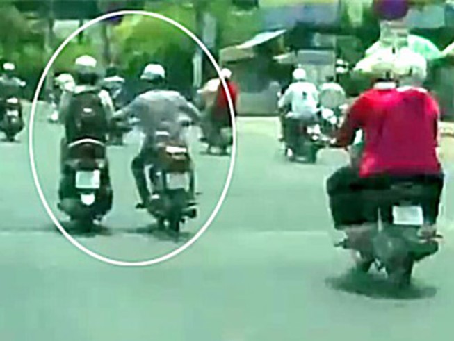 Cướp giật làm 2 mẹ con thương vong