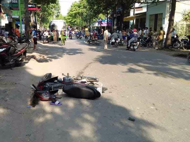 Hai xe máy tông, người không đội mũ bảo hiểm tử vong