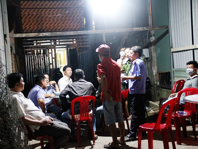 Truy tìm nghi can vụ thi thể phân hủy trong tủ