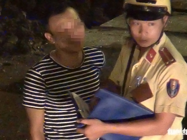 Chưa đình chỉ 3 CSGT vụ 'làm tiền' ở Tân Sơn Nhất