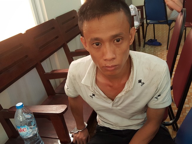 Giật điện thoại của phụ nữ, tên cướp té xe