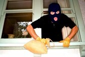 Vào chùa làm công quả để trộm cắp