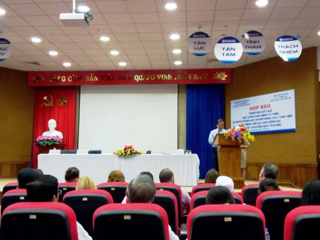 Bác sĩ người Ý phẫu thuật miễn phí cho bệnh nhân nghèo