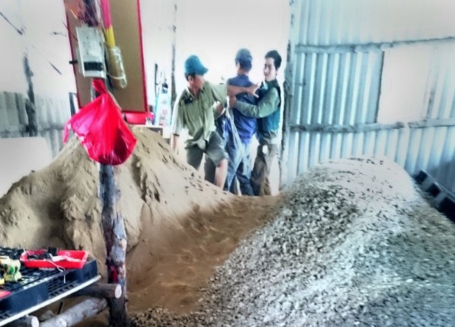 Tạm đình chỉ công tác đối với bốn bảo vệ rừng bị tố đánh người