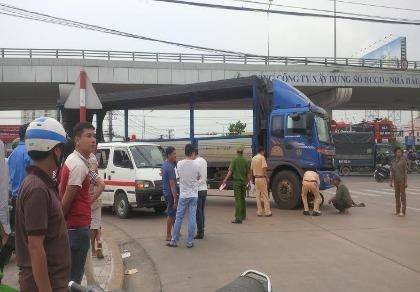 Một phụ nữ bị xe tải cán tử vong dưới cầu vượt Amata