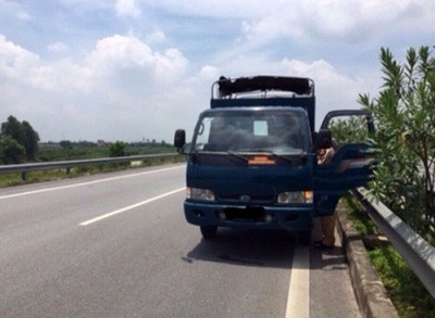 Bắt 2 nghi can chuyên cạy cửa ô tô để trộm cắp tài sản